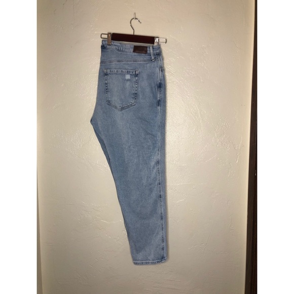Hollister Denim - Hollister Curvy High Rise Mom Jeans Size:17